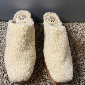 Vince Camuto 10m clogs